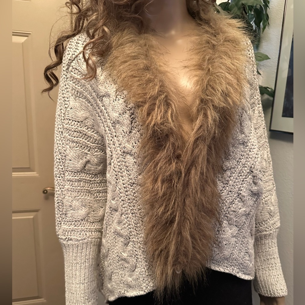 Cozy Beige Sweater with Faux Fur Trim Sz medium